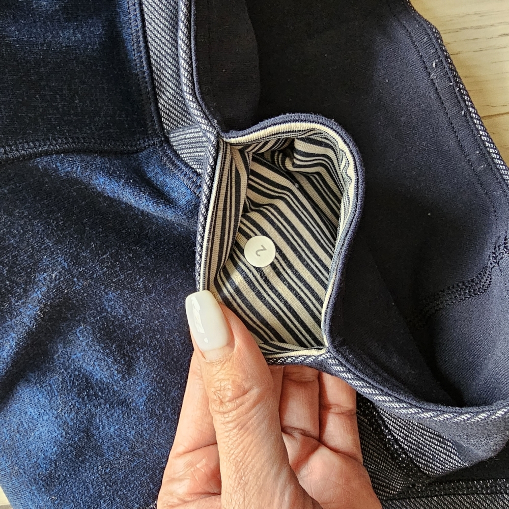 Lululemon Wunder Under Crop Sashiko - size 2 - Picture 6 of 7